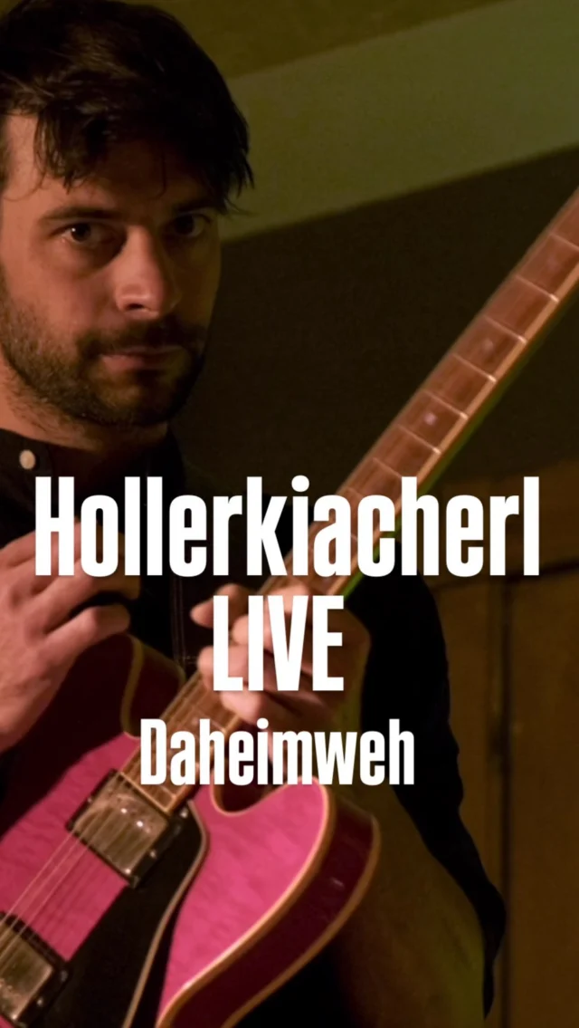 Live gespielt. So nah wie Dahoam…
Ein Lied übers Wegfahren und Dableiben, übers Timing im Leben, Entscheidungen und darüber, dass Hollerkiacherl manchmal wichtiger sind als der Flieger nach Berlin. Konzert absagen wegen Lieblingsessen, warum ned??
Danke an Lilli Pongratz für 🎥.
Danke an Johann C. Auer @hanziach für den Sound!

Unser neuer Song - live vom Konzert beim Dinzler (@dinzler_kaffeeroesterei ).
Ganzer Song in Bio-Link.

#liveundemotional #heimatsound #daheimgefühl #mundartfolk #liedermacher #dinzler #holler