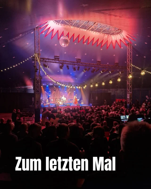 Nach 1,5 Jahren ist es jetzt so weit…
…die letzten zwei Konzerte unseres Programms „Leicht sei“ stehen vor der Tür. Und was dann kommt?
- Gedichtband
- Lieb mich heiß an kalten Tagen Tour
- Albumrelease
- Neue Tour!

Bis dahin gehts aber am 21.11. und 22.11. nochmals in den „Leicht sei“ Modus….

#finale #leichtsein #kommtwasneues #neuetour #winterprogram #mundartfolk #gedichtband