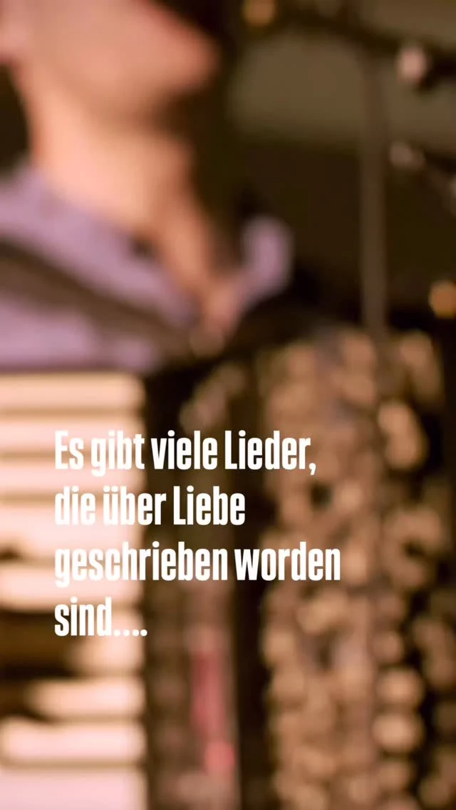 Josefine…
…oder an Lukas, Steffi, Tim oder Anna. Denn an all diesen „einen“ Menschen geht dieses Lied. Wer ist deine „Josefine“? 

#fürdenmenschen #lieblingsmensch #liebeslied #reiwas #schickesihr #schickesihm