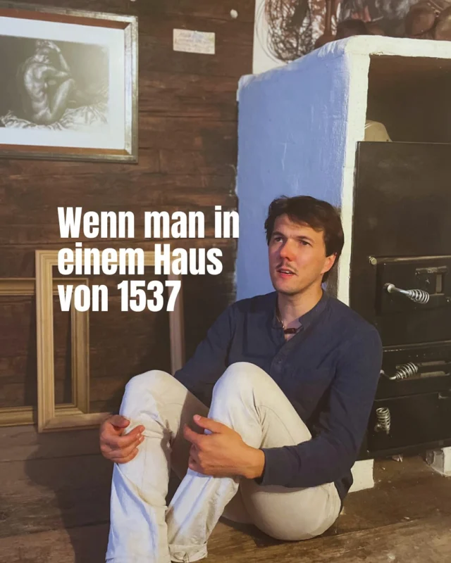 Cool, wenn der Inhalt eines Songs genau zur Drehlocation passt!
Nostalgie & Erinnerung in NORDPOL und im Trogerhof, einem Bauernhaus aus dem Jahr 1537.

Jetzt überall zu hören und zu sehen…

#nordpol #nostalgie #erinnerung #bauernhaus #musikvideo #reiwas