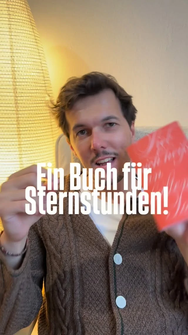 Unser Gedichtband „Lieb mich heiß an kalten Tagen“ ist ab jetzt erhältlich.
Herz, Humor, Winter – alles drin. Und weil Geben die schönste Form der Lieb ist, gehen 10 % bis 24.12. an Sternstunden.
Bestellen könnt’s direkt über PN, Mail oder unseren Shop. #reiwas #mundartfolk #sternstunden #liebmichheißankaltentagen #gedichte