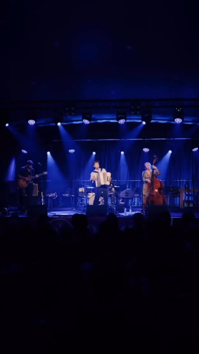 Live passiert‘s…
… zwischen den Menschen.
Und genau da bleibt‘s hängen.

#live #baldwieder #2026 #knochenmann #reiwas