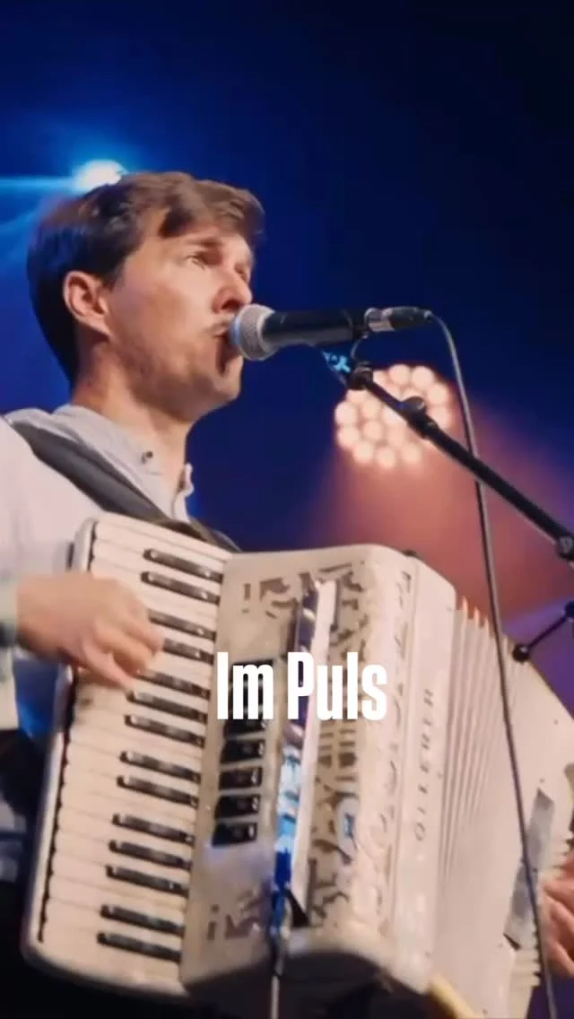 Ruhig.
Durchgehend.
Im Puls.
LIVE

#mundartfolk #livekultur #konzertliebe #reiwas #analog