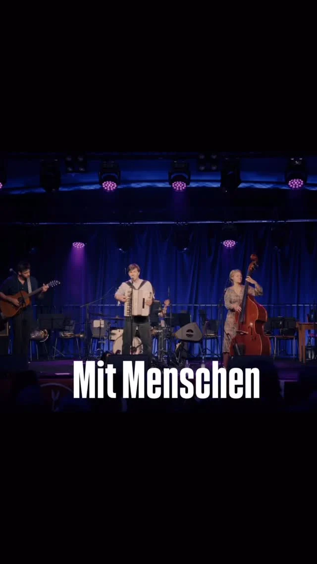 Musik passiert nicht allein.
In der Band. Mit euch.
LIVE.
Mal ruhig, mal lauter.
Wir freuen uns und sagen
DANKE

#danke #livekultur #zusammen #miteuch #reiwas