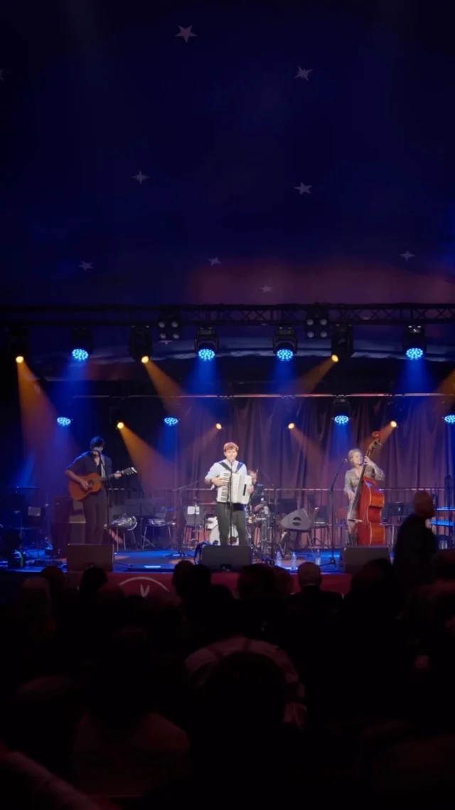 🌵 
Hannelore kommt mit aufs Album FREIER MENSCH! Weil sie immer da is. Und damit auch du ihr zuhören kannst. ❤️

Danke für 🎥 @luis.koechl 
Danke für Sound @hanziach 

#neuesalbum #mundartfolk #freiermensch #hannelore #kaktus