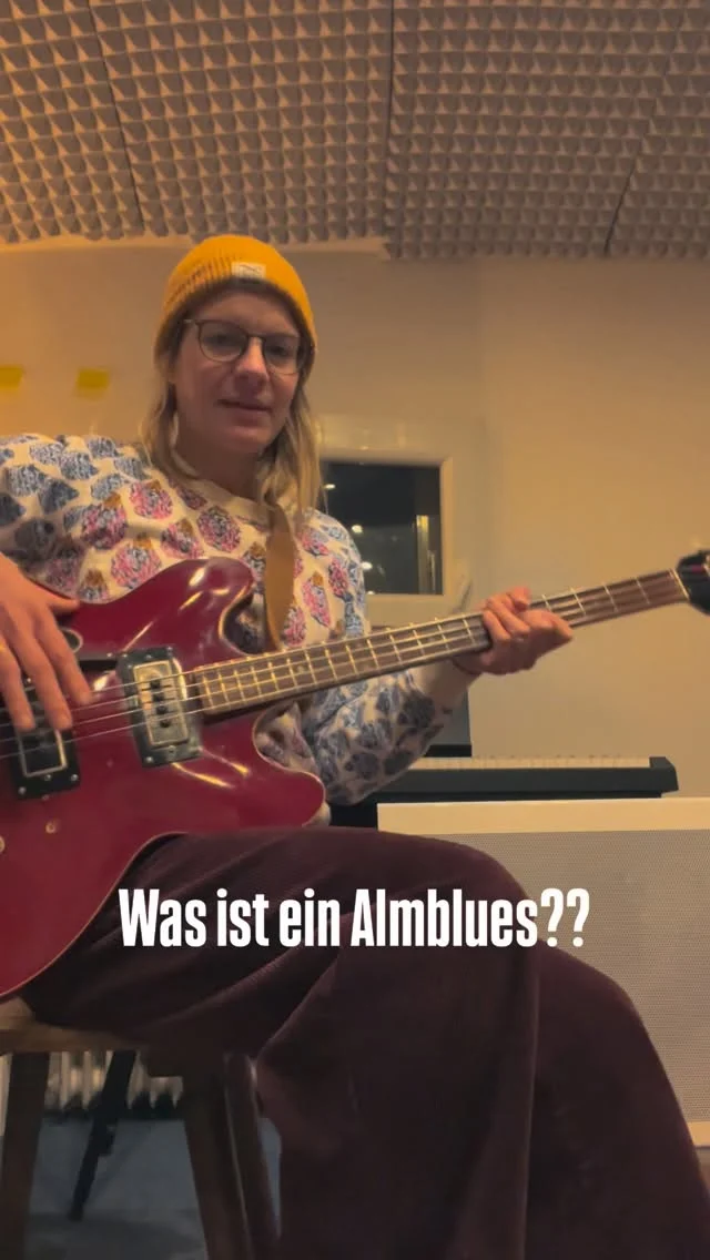 Am Tegernsee. Ein Gedanke. Eine Melodie und die Frage: Was wäre, wenn Bob Marley auf die Alm gegangen wäre? Bald gibt’s dazu mehr zum Hören… #reiwas #mundartfolk #almblues #gitarre #akkordeon