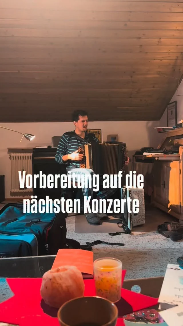 Vorbereitung auf die nächsten Konzerte.
Holzkirchen. Traunstein. Irschenberg. Erdweg.
Für ein neues Stück ist die Ziach im Gepäck. Wir freuen uns sehr auf die nächsten Auftritte. #reiwas #ziach #freiermensch #premiere #neuesstück