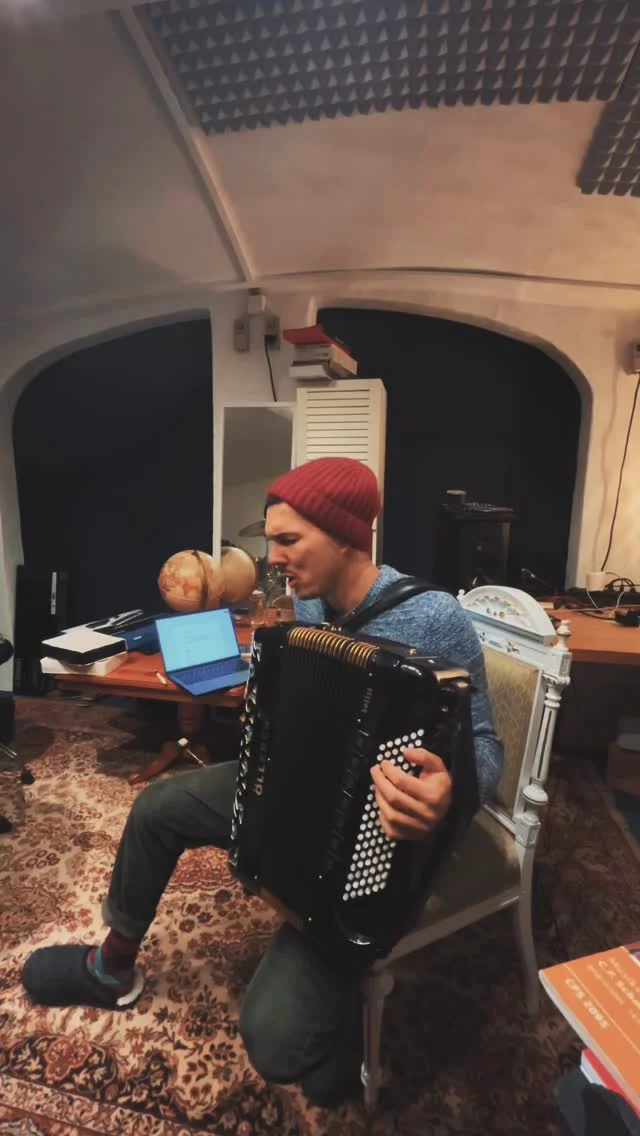 So fängt unsre Woche an.
A bissl proben und schon schaut der Wochenstart entspannter aus…
Und bei euch?

#reiwas #bandprobe #wochenstart #neuevolksmusik