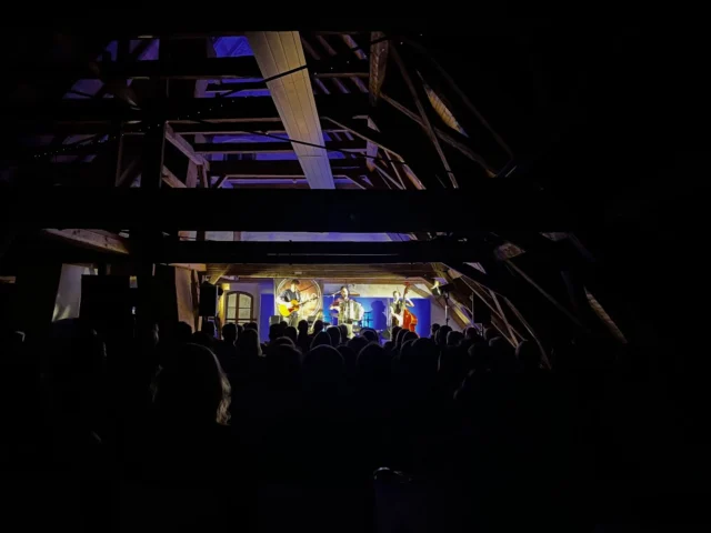 FREIER MENSCH 
Eine Tour, ein Album und ein Gefühl, das bleibt.
Und irgendwo dazwischen: Mongolei.

Danke für die schönen Konzerte vergangenes Wochenende @kulturverein_erdweg und @dinzler_kaffeeroesterei !

#mongolei #geschichtenerzählen #freiermensch #neuesalbum #heimatsound