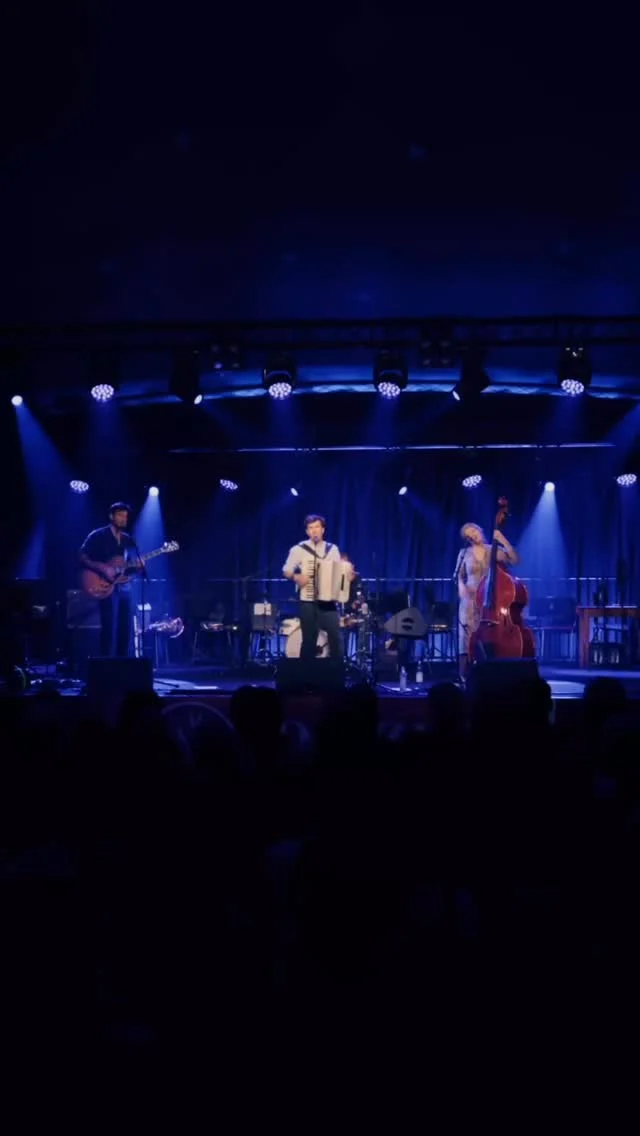 Der Mai bringt…
…neben (hoffentlich) steigenden Temperaturen auch ein schönes Konzert! 
16.5.2026 20:00 Uhr in der 
Tiefstollenhalle Peißenberg 

#mai #livekonzert #mundartfolk #freiermensch #reiwas