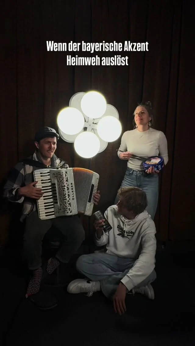 Manchmal löst der bayerische Akzent Heimweh aus, obwohl du gar ned weg ist…
#mundartband #heimweh #dahoam #reiwas #singen