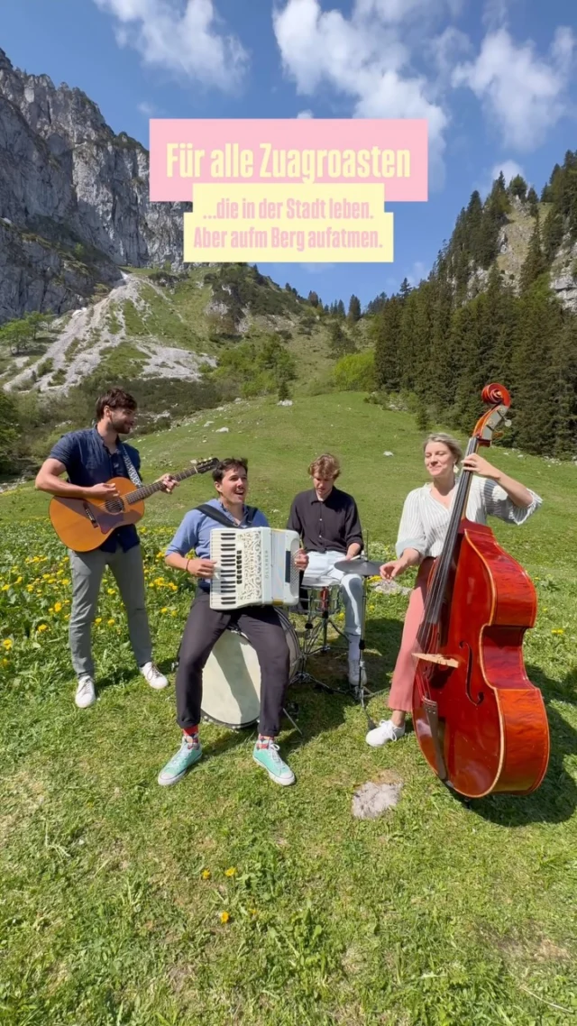 Man geht aufn Berg um wieder runter zu kommen… Was ist dein Lieblingsberg?
Wir waren auf der Tutzinger Hütte – danke, dass wir an so einem besonderen Ort spielen durften. 🏔️
Wer kennt die Hütte? 
@tutzinger_huette 
#lieblingsberg #zuagroast #durchatmen #mundartfolk #tölzerland