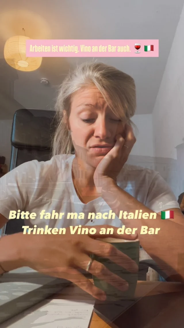 Nicht jeder Urlaub beginnt am Meer.
Manchmal beginnt er mit einem Lied. 🤍
In diesem Sinne, macht euch an schönen August 🖖
#mundartfolk #vinoanderbar #ganzentspannt #italien #reiwas