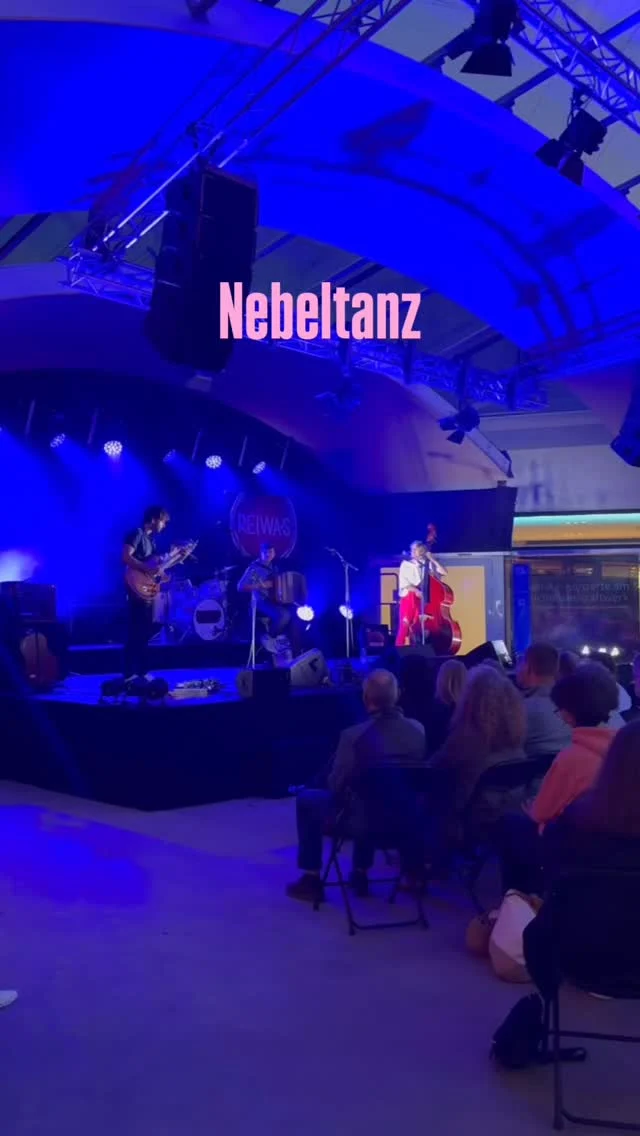 „Nebeltanz“ – live vom Musiksommer am Walchenseekraftwerk. 
🎶 von @simon_harscheidt 
#nebeltanz #livemusik #musiksommer #wirliebengeschichten #reiwas