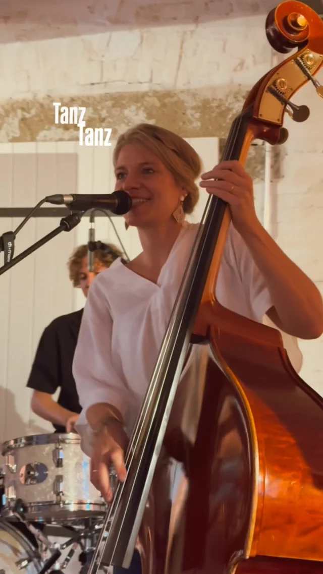 Tanz Tanz live und mit ziemlich viel Freude ❤️.
Danke an den @hohenloher_kultursommer, es hat uns wahnsinnig viel Spaß gemacht!
#tanztanz #hohenloherkultursommer #livemusik #mundartband #neuevolksmusik