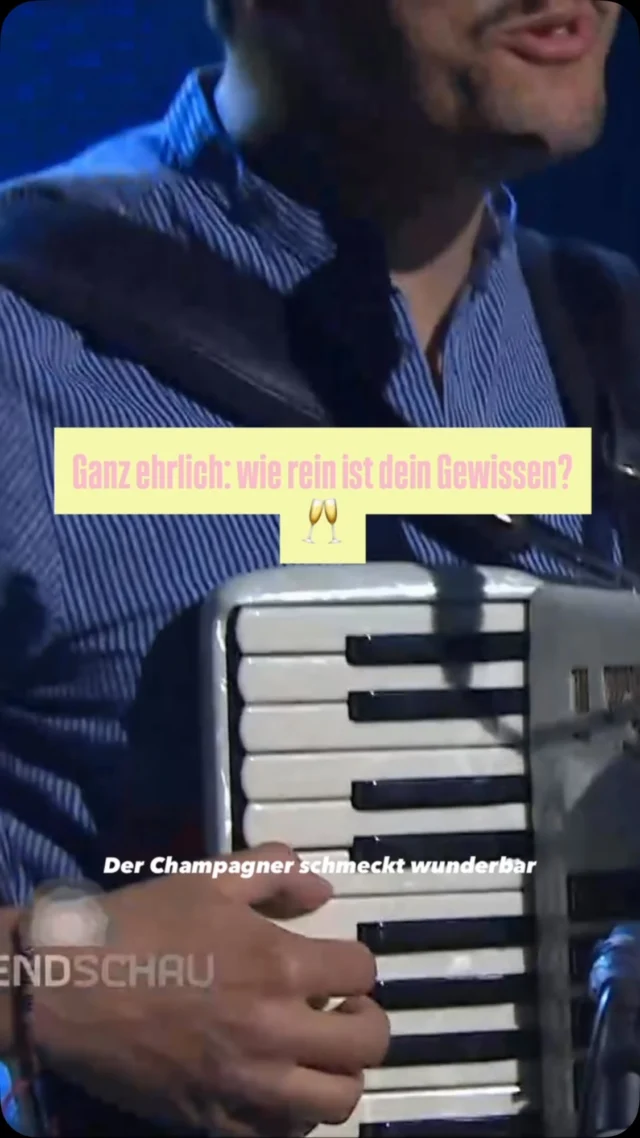 Unser Gewissen ist sicher auch nicht immer rein.
Manchmal schaut man halt lieber ins „Champagnerglas“ als über den eigenen Tellerrand. 🥂
🎶 Champagner Superstar
Mitschnitt vom TV Auftritt in der Abendschau -> Volle Länge in YouTube 
#champagner #reiwas #mundartfolk #superstar #abendschau