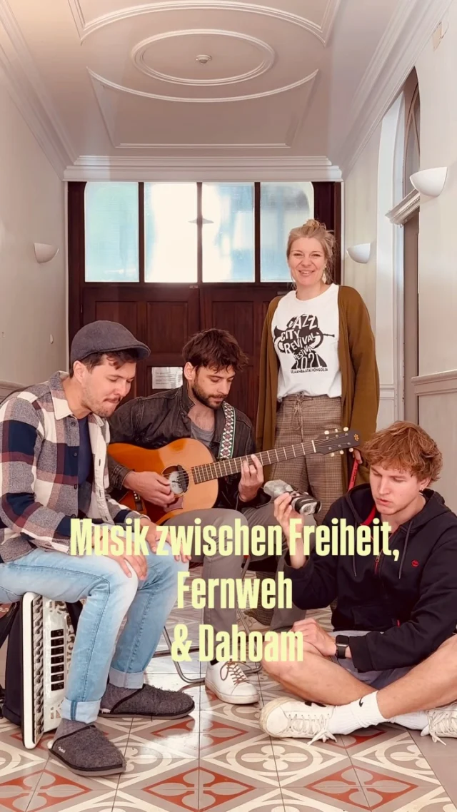 **So klingt’s bei uns im Hausgang. Am 25.10. tauschen wir den gegen die Bühne im Kulturhof in Stanggass/Bischofswiesen!
Wir freuen uns auf einen richtig schönen Abend mit euch. Tickets gibt’s auf unserer Website… Wer kommt?**
🎶 Danke dir 🎶 
@kulturhof.stanggass_events 
#hausgang #dankedir #mundart #bayerischeband #reiwas