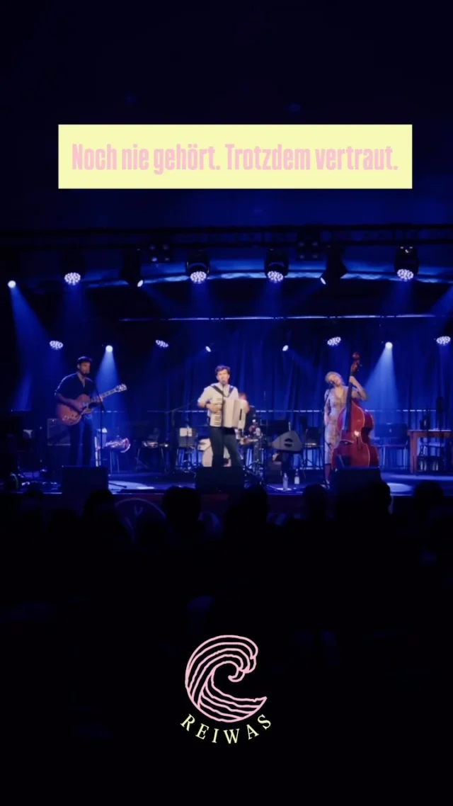Schweiz, wir kennen uns tatsächlich noch nicht. Am Wochenende wird’s Zeit. 😉
Unser erstes Konzert bei euch: REIWAS beim derHerbst Festival 1.11.2026 · 17:00 Uhr im Hirschen Pub Schwyz
Wir freuen uns drauf. 🇨🇭